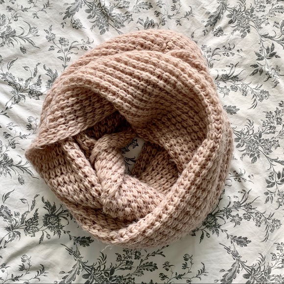 Light Pink Circle Scarf - Picture 1 of 3
